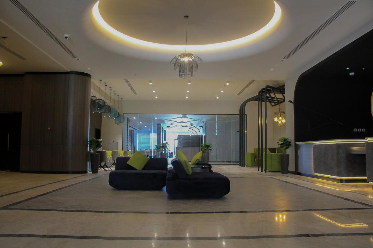 Hotel Holiday International Sharjah Exterior photo
